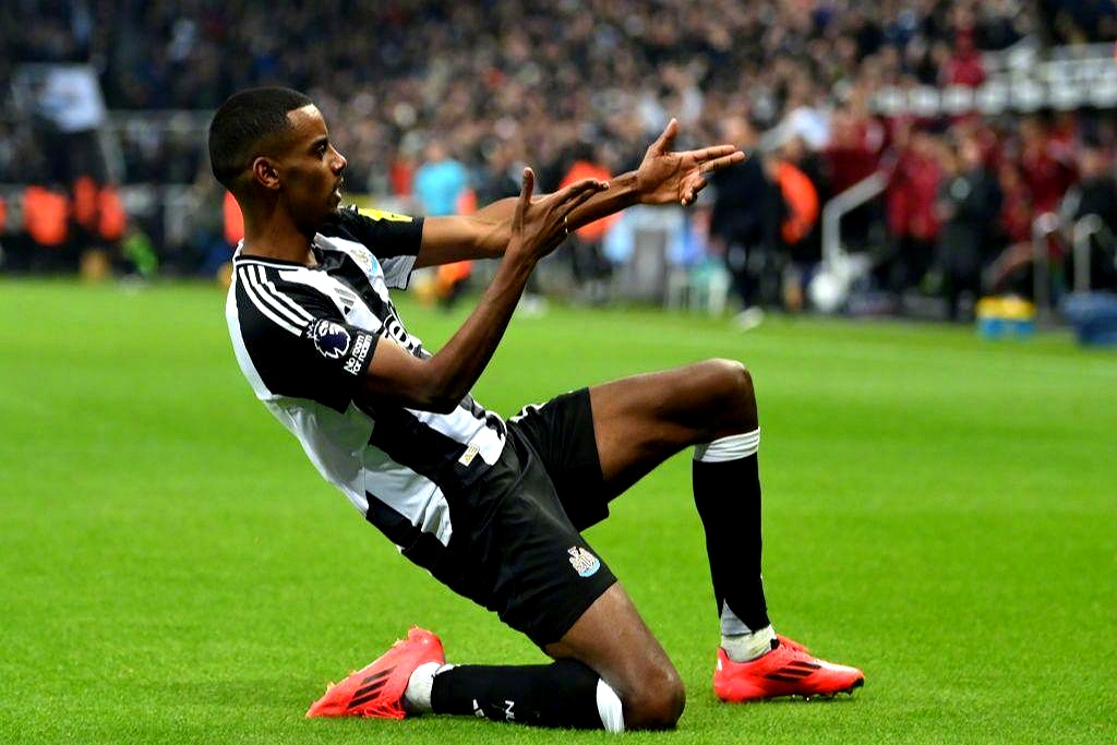 英超赛程吃紧，纽卡斯尔赛后官宣签约，球迷炸锅，资深球员宣示担当 